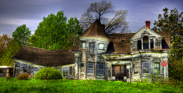 Beautiful Victorian Old Searsport Maine House Falling Apart Along US Route 1